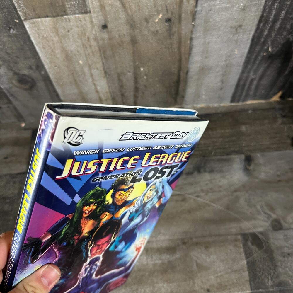 Justice League Generation Lost Volume 1 Hardcover Book - Picture 7 of 8